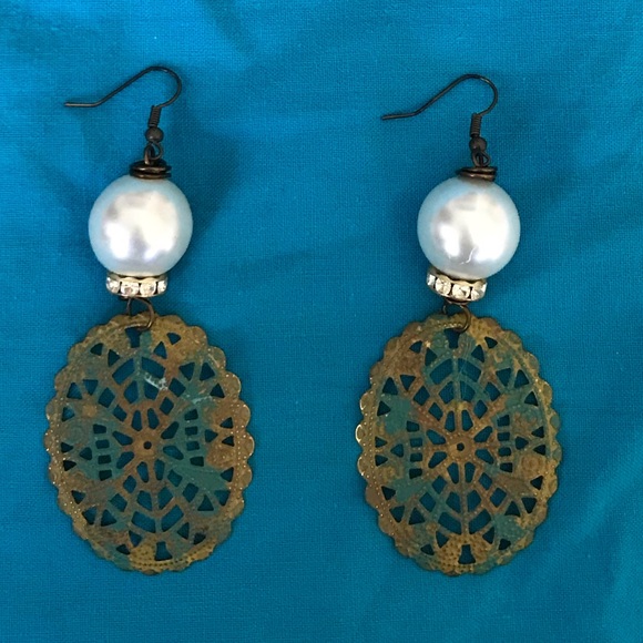 PEARL and metal with clear crystal stones earrings - Picture 1 of 5